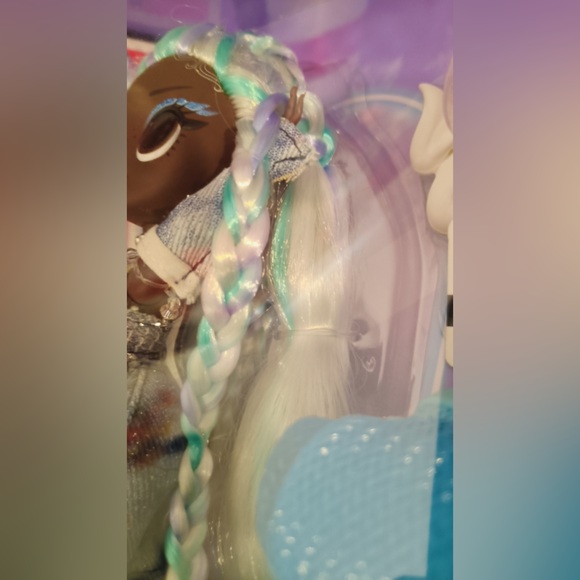 L.O.L. Surprise! OMG Lady Braids Doll with Transforming Hairstyles - Picture 12 of 16